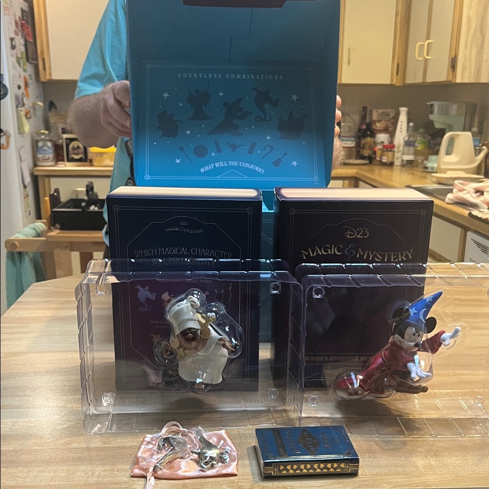 #0958+ Disney D23 Magic & Mystery Collectible Set - Blue and Red. Make An Offer - Picture 4 of 16